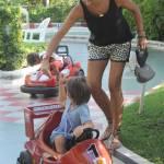 Alena Seredova al parco con i figli e il nuovo cane (foto) Alena Seredova al parco con i figli e il nuovo cane01