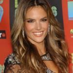 Alessandra Ambrosio: Riproduci il suo trucco in 10 minuti