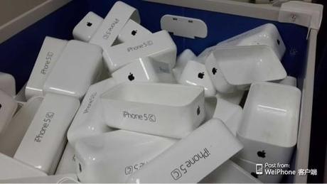 Spunta foto delle presunte confezioni iPhone