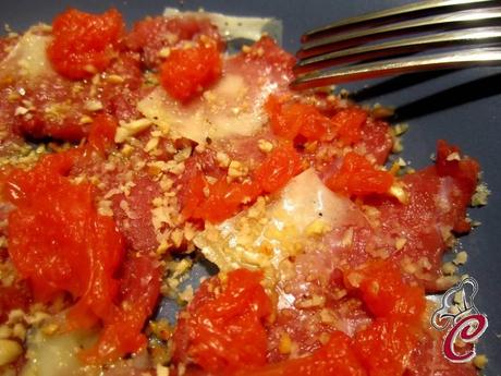 Carpaccio al coltello in chiave contemporanea con nocciole e pompelmo: quando un pensiero si trasforma in prelibatezza Carpaccio al coltello in chiave contemporanea con nocciole e pompelmo: quando un pensiero si trasforma in prelibatezza