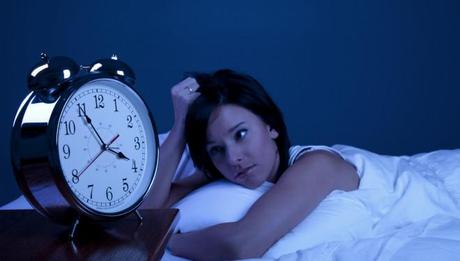 Resti sveglio fino a tardi? Probabilmente sei narcisista