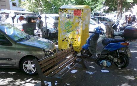 L'INCREDIBILE MACELLO DI VIALE MARCONI: SOSTA SELVATICA, MONNEZZA, BANCARELLE! REGRESSIONE ALLO STATO BRADO! L'INCREDIBILE MACELLO DI VIALE MARCONI: SOSTA SELVATICA, MONNEZZA, BANCARELLE! REGRESSIONE ALLO STATO BRADO!