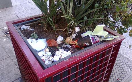 L'INCREDIBILE MACELLO DI VIALE MARCONI: SOSTA SELVATICA, MONNEZZA, BANCARELLE! REGRESSIONE ALLO STATO BRADO! L'INCREDIBILE MACELLO DI VIALE MARCONI: SOSTA SELVATICA, MONNEZZA, BANCARELLE! REGRESSIONE ALLO STATO BRADO!