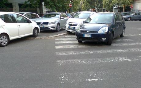 L'INCREDIBILE MACELLO DI VIALE MARCONI: SOSTA SELVATICA, MONNEZZA, BANCARELLE! REGRESSIONE ALLO STATO BRADO! L'INCREDIBILE MACELLO DI VIALE MARCONI: SOSTA SELVATICA, MONNEZZA, BANCARELLE! REGRESSIONE ALLO STATO BRADO!