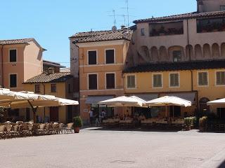 La magia dei colori di Forte dei Marmi e l'atmosfera raffinata di Pietrasanta...