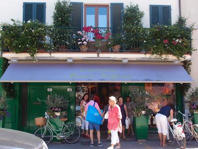 La magia dei colori di Forte dei Marmi e l'atmosfera raffinata di Pietrasanta...