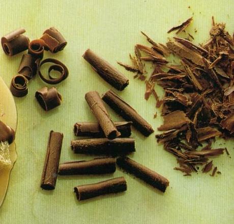 Decorazioni di cioccolato: foglie, riccioli, rotolini....