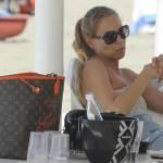 Federica Panicucci gioca in acqua con i figli a Forte dei Marmi (foto) Federica Panicucci gioca in acqua con i figli a Forte dei Marmi 02