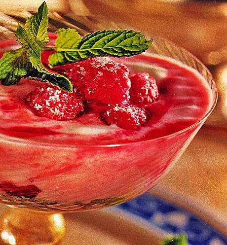 Lo yogurt greco è la mia passione, preparato così è una ghiottoneria !!! coppa di yogurt ai lamponi0001