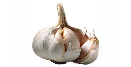 10 RIMEDI NATURALI PER NON MANGIARSI LE UNGHIE 10 RIMEDI NATURALI PER NON MANGIARSI LE UNGHIE