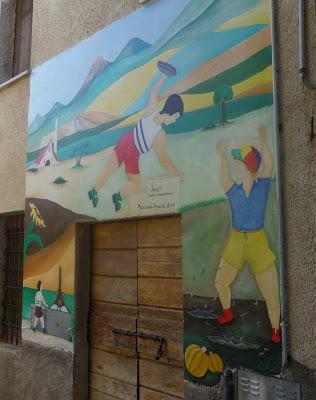 Azzinano - I muri raccontano..... e la festa della lavanda. Azzinano - I muri raccontano..... e la festa della lavanda.