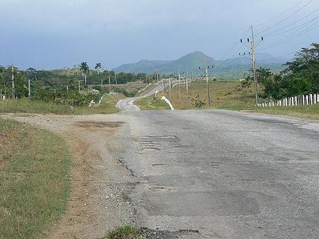 Deplorable roads near Trinidad (Cuba 2006)