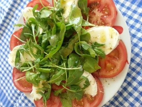 Caprese con rucola e vinaigrette