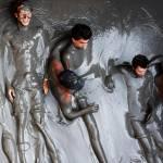 Colombia, turisti fanno il bagno nel fango del vulcano El Totumo02