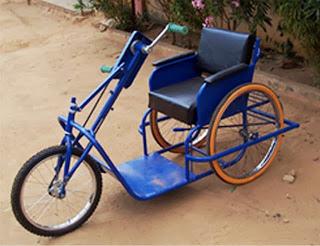 Triciclo per disabili alle gambe