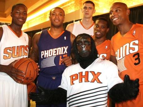 Phoenix Suns svelano le nuove divise con uno show phoenix-suns-uniforms-2013-2014
