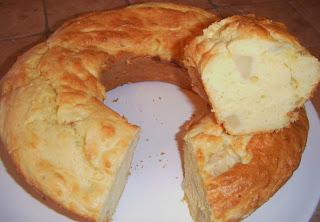 Ciambella salata alle pere e formaggio Ciambella salata alle pere e formaggio
