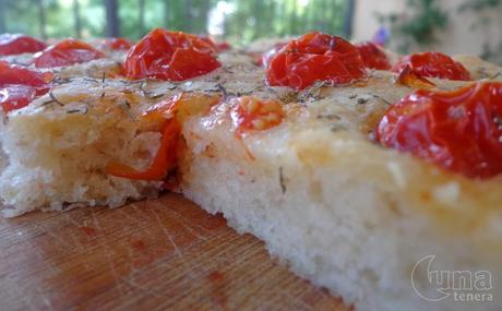 Focaccia di patate con lievito madre ai pomodori pachino