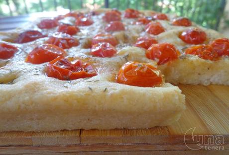 Focaccia di patate con lievito madre ai pomodori pachino