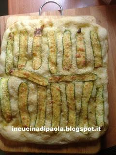Focaccia con zucchine e parmigiano