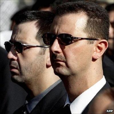 Il dittatore siriano Bashar al-Assad con il fratello Maher