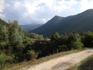 Opi/ Parco Nazionale d’Abruzzo, Val Fondillo. Qui il trekking si fa anche d’Agosto