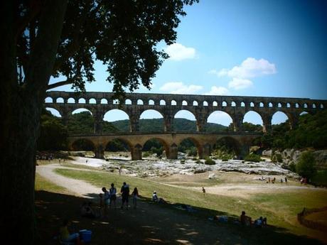 Il Pont du Gard è un monumento senza tempo: da 2000 anni domina la gola che attraversa sul fiume Gard
