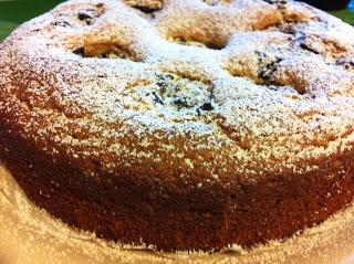 Torta con noci brasiliane, pere e crema di cioccolato e nocciole al profumo di cardamomo