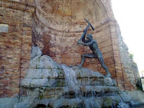 Il Cavatore - Fotografia di Emanuele 1982 (da Wikipedia) Giuseppe Rachetta: Catanzaro e i suoi Segreti Passaggi