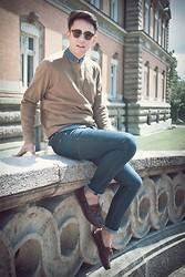 Timberlands Brown Boat Shoes, Ray Ban Sunglassen, H&M Blue Jeans, Zara Beige Sweater, H&M Jeans Shirt - Bonjour mon nom est Ryan. - Ryan Supiyanto