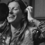 Gisele Bündchen canta i Kinks per H&M (video)