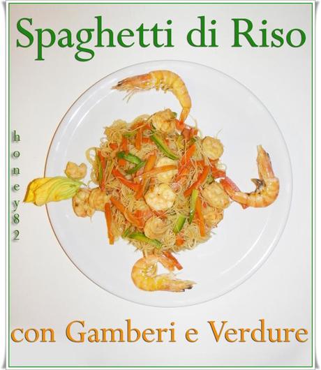 SPAGHETTI DI RISO CON GAMBERI E VERDURE