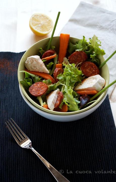 insalata con camembert Insalata dell’orto con formaggio di capra e chorizo