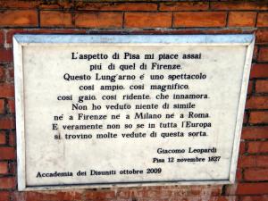 Pisa - La targa posta sul Lungarno nei pressi del Caffè dell'Ussero