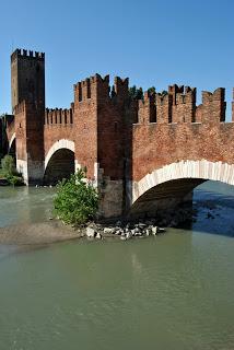 A Verona, seguendo l'Adige.