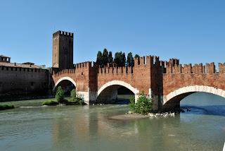 A Verona, seguendo l'Adige.