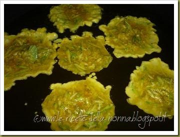Frittelle di zucchine e fiori di zucca (5) Frittelle di zucchine e fiori di zucca (5)