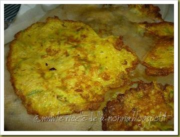 Frittelle di zucchine e fiori di zucca (8) Frittelle di zucchine e fiori di zucca (8)