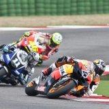 Piloti in sella, Crutchlow e Bautista pedalano al Motogp San Marino Ride