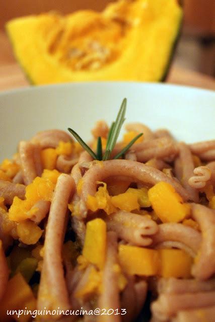 Caserecce al farro con zucca e salsiccia