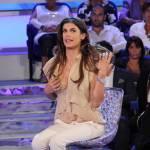 Elisabetta Canalis, quasi “fuori di seno” a La Vita in Diretta (foto)