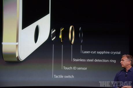 Apple presenta il suo nuovo smartphone top gamma: iPhone 5S