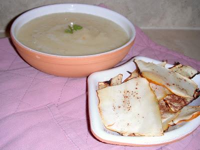 La prima zucca dell'orto: polpa al cucchiaio con melone e chips di buccia alla cannella La prima zucca dell'orto: polpa al cucchiaio con melone e chips di buccia alla cannella