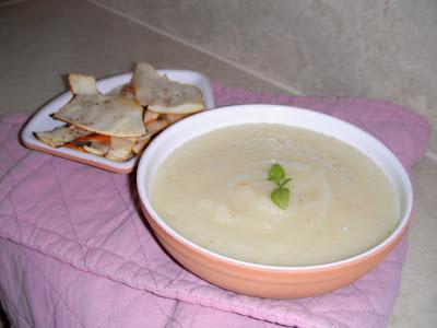 La prima zucca dell'orto: polpa al cucchiaio con melone e chips di buccia alla cannella La prima zucca dell'orto: polpa al cucchiaio con melone e chips di buccia alla cannella