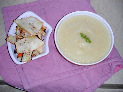 La prima zucca dell'orto: polpa al cucchiaio con melone e chips di buccia alla cannella La prima zucca dell'orto: polpa al cucchiaio con melone e chips di buccia alla cannella