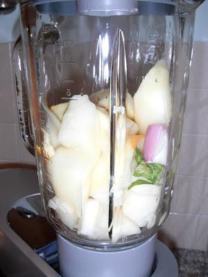 La prima zucca dell'orto: polpa al cucchiaio con melone e chips di buccia alla cannella La prima zucca dell'orto: polpa al cucchiaio con melone e chips di buccia alla cannella