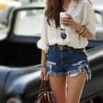 Shorts mania: tra cellulite, bisturi e polemiche sul web Shorts mania: tra cellulite, bisturi e polemiche sul web