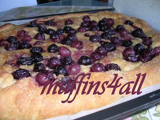 Schiacciata (ciaccia) con uva e rosmarino