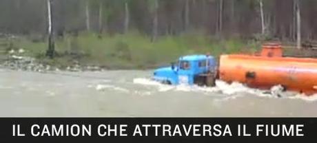 I camion russi che attraversano i fiumi senza allagamento.