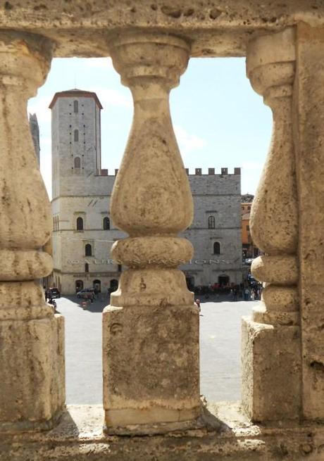 La foto della settimana: il Medioevo in piazza a Todi